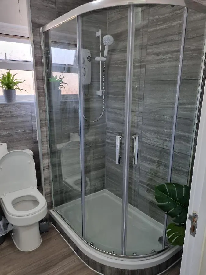 Glamorous Room With Wifi And Netflix Leeds  Guest house Leeds (West Yorkshire)