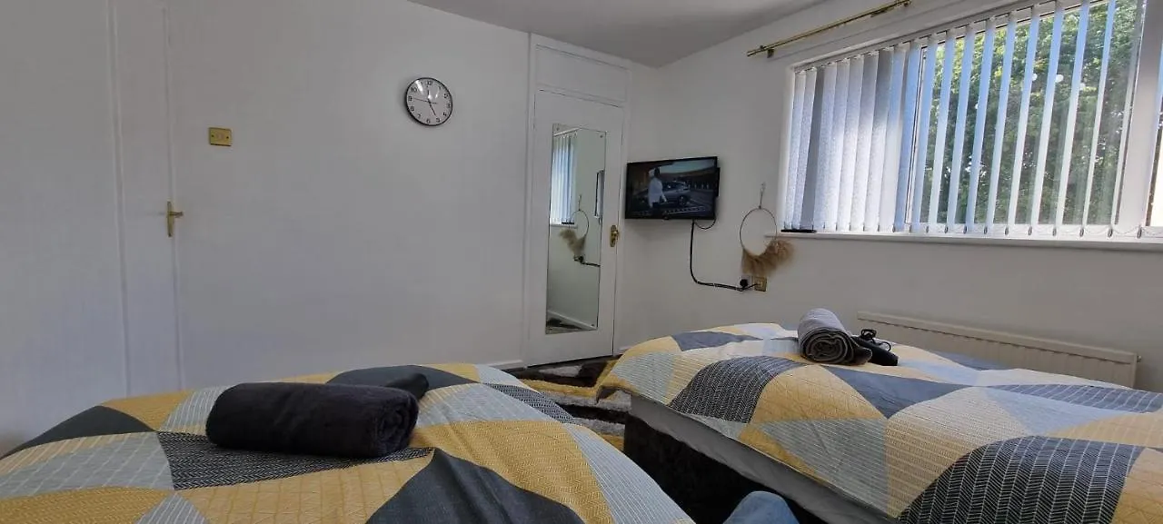 Guest house Glamorous Room With Wifi And Netflix Leeds  United Kingdom