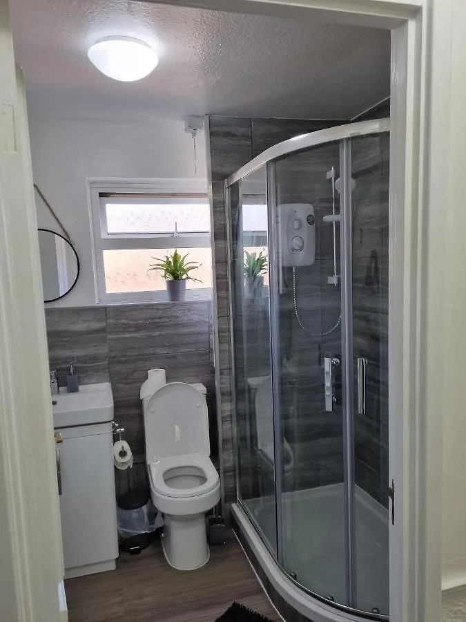 Guest house Glamorous Room With Wifi And Netflix Leeds